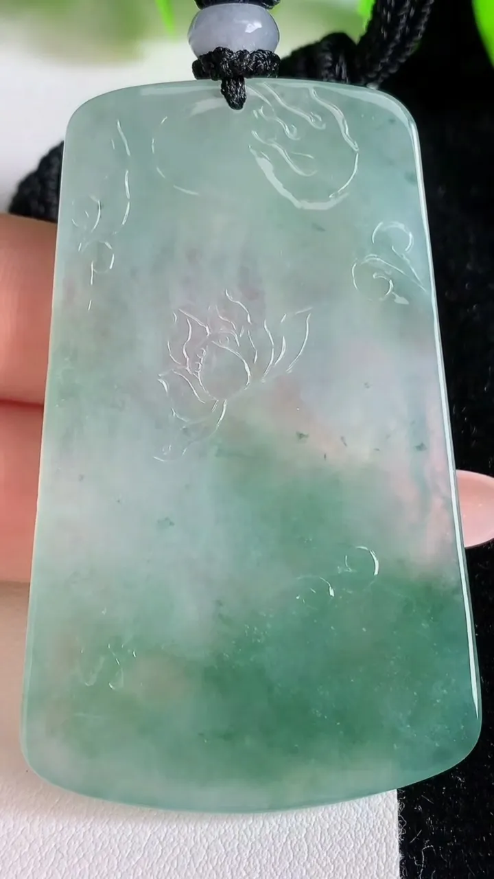 天然A货翡翠普贤菩萨吊坠，尺寸59.5-38-4.7，重量:30.34g
6月24日