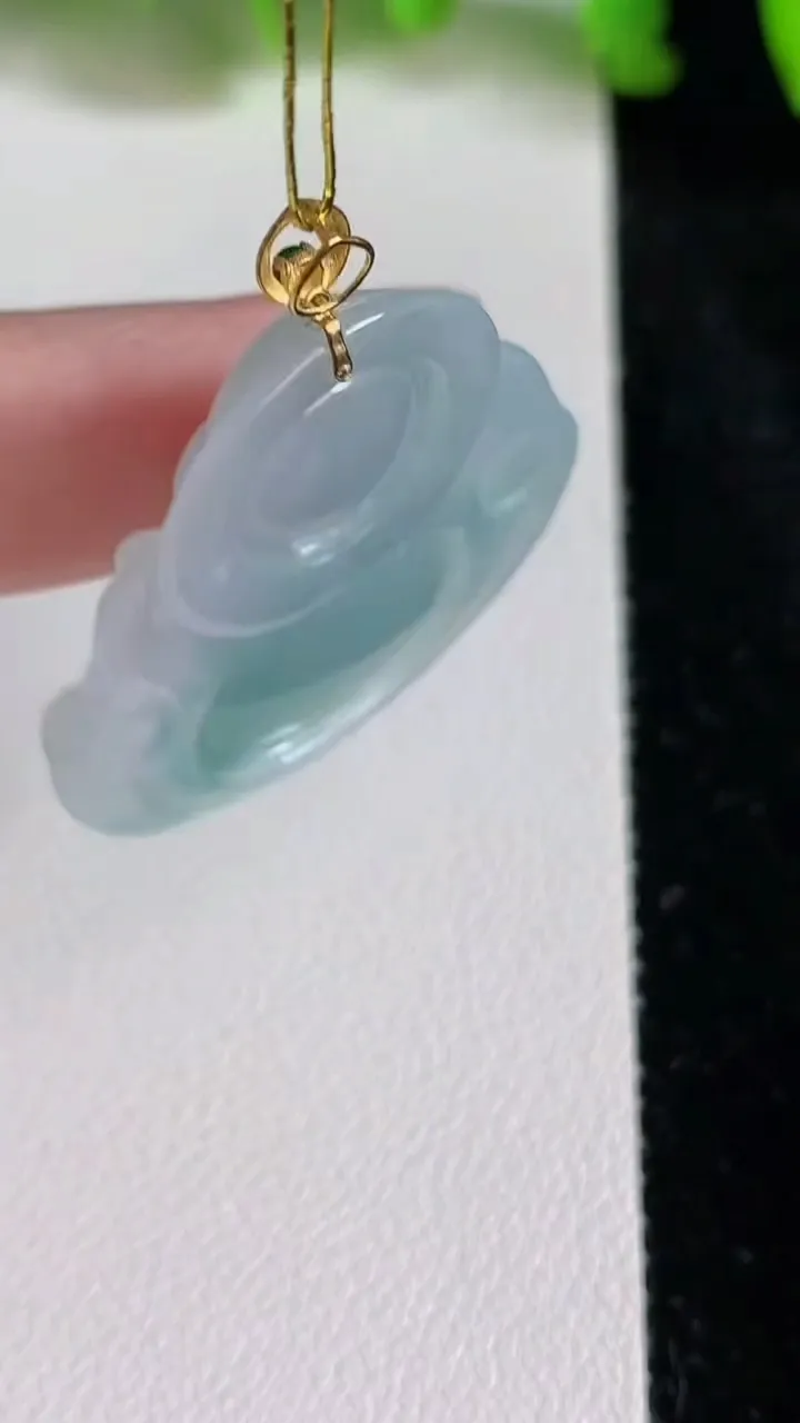 天然A货翡翠18k金飘花佛公吊坠，尺寸28.7-32-5.5，重量:7.05g
6月24日