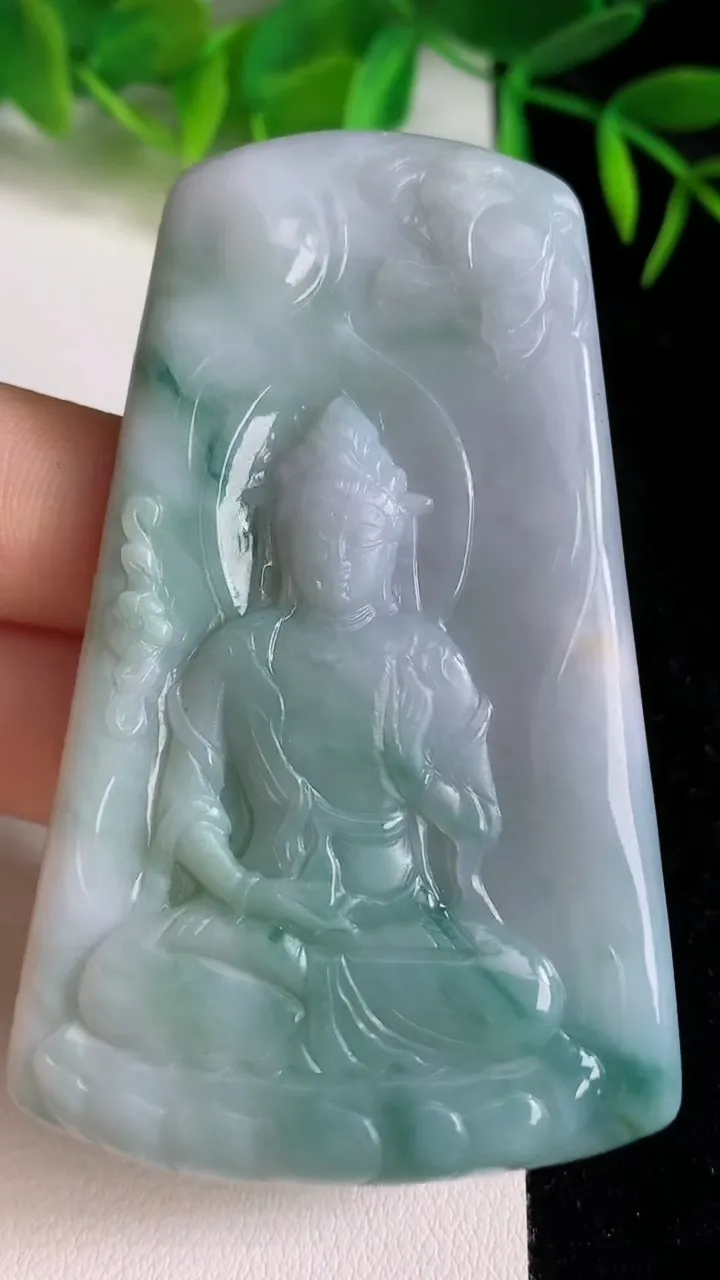 天然A货翡翠飘花观音菩萨吊坠，尺寸70.8-43-5，重量:37.19g
6月24日