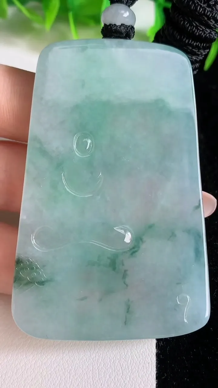 天然A货翡翠大势至观音菩萨吊坠，尺寸66-42.3-4.8，重量:39.50g
6月24日