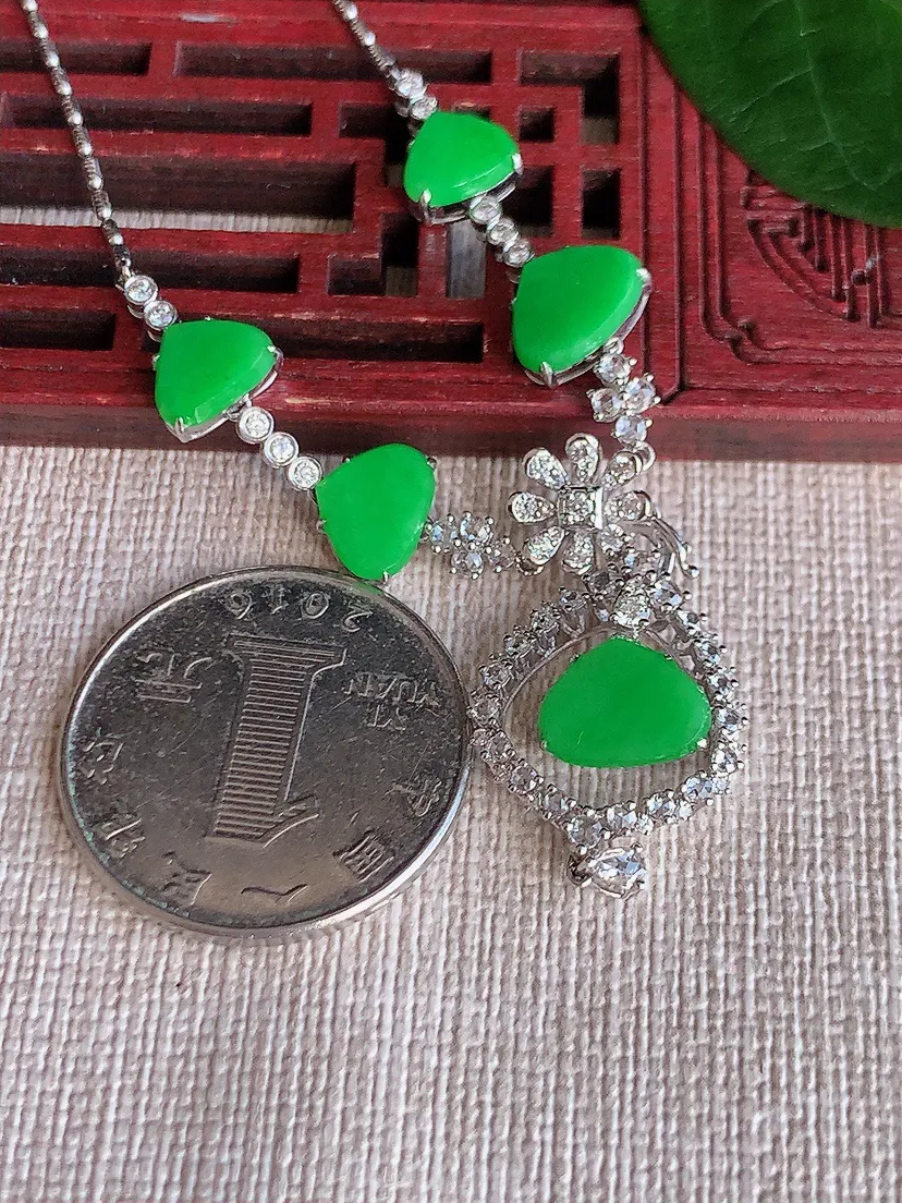 天然A货翡翠冰种18K金伴钻镶嵌阳绿水滴项链 尺寸7×9.8×5.3mm 重量9.20g 0622
