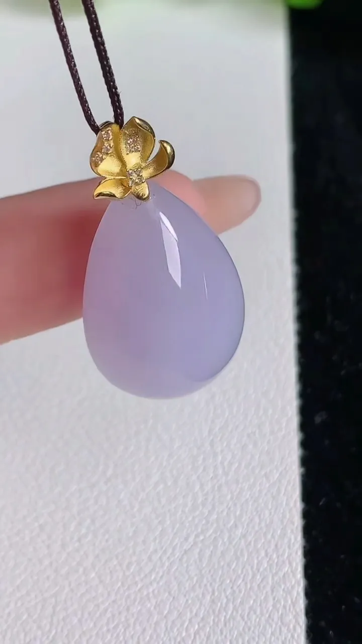 天然A货翡翠18k金紫罗兰水滴吊坠，尺寸24.3-15.6-10，重量:5.45g
6月24日