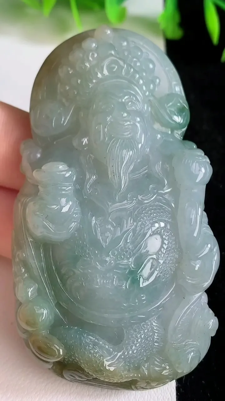 天然A货翡翠双彩飘花财神爷吊坠，尺寸71.6-38.2-14.1，重:73.36g
6月24日