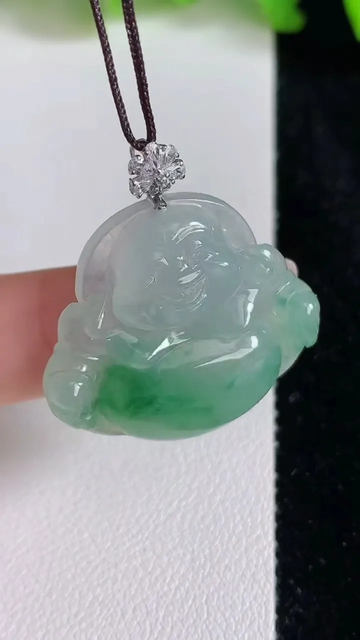 天然A货翡翠佛公吊坠，尺寸26.8-30-6，重量:8.01g
6月24日