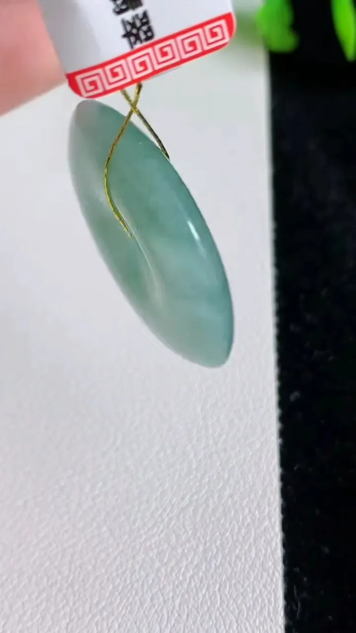 天然A货翡翠飘花平安扣吊坠，尺寸30.6-6，重量:11.13g
6月24日