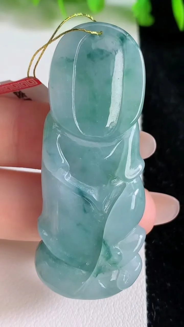 天然A货翡翠观音菩萨吊坠，尺寸56.3-22.5-8，重量:22.60g
6月24日