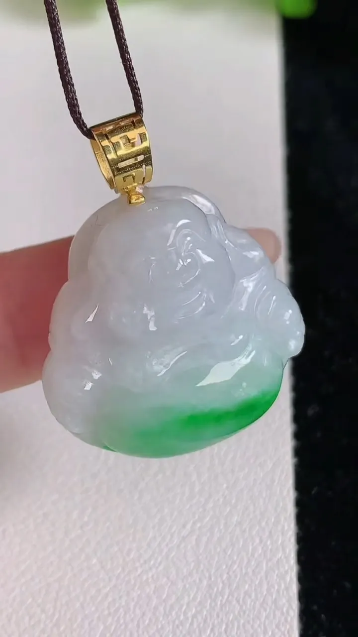 天然A货翡翠佛公吊坠，尺寸26.5-26-9.3，重量:11.82g
6月24日