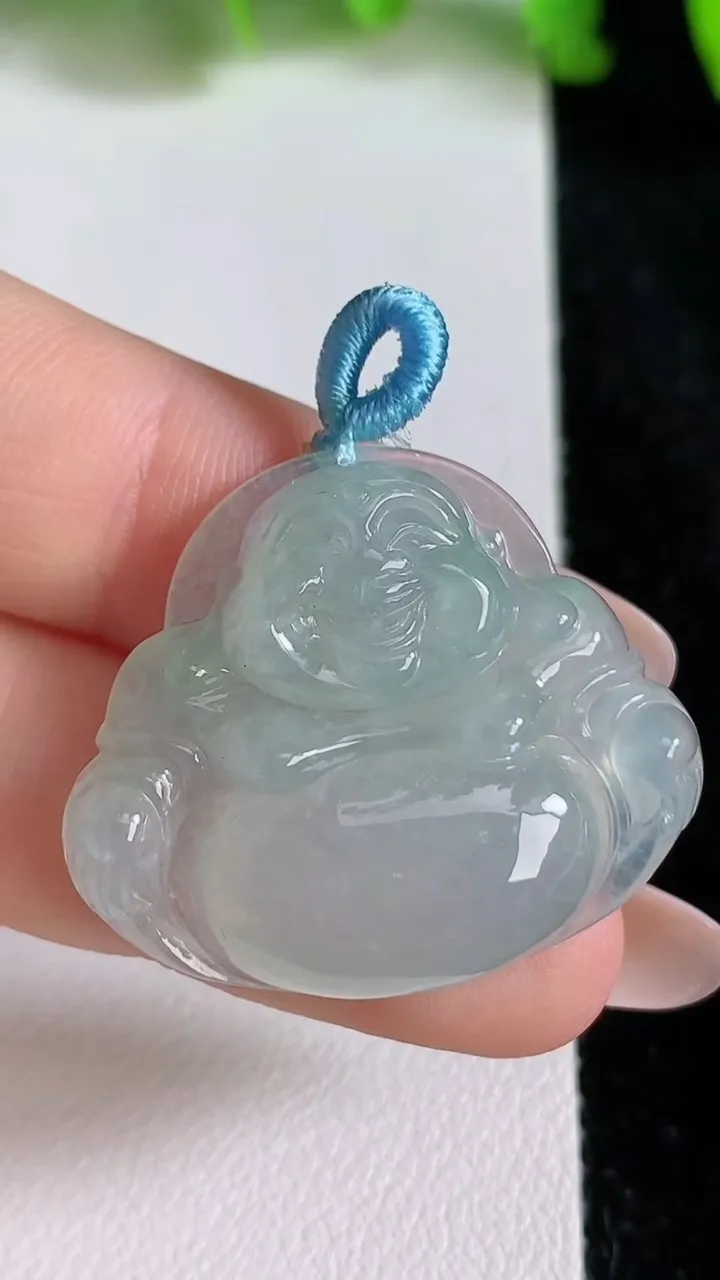 天然A货翡翠佛公吊坠，尺寸26-13.4-6.3，重量:8.30g
6月24日