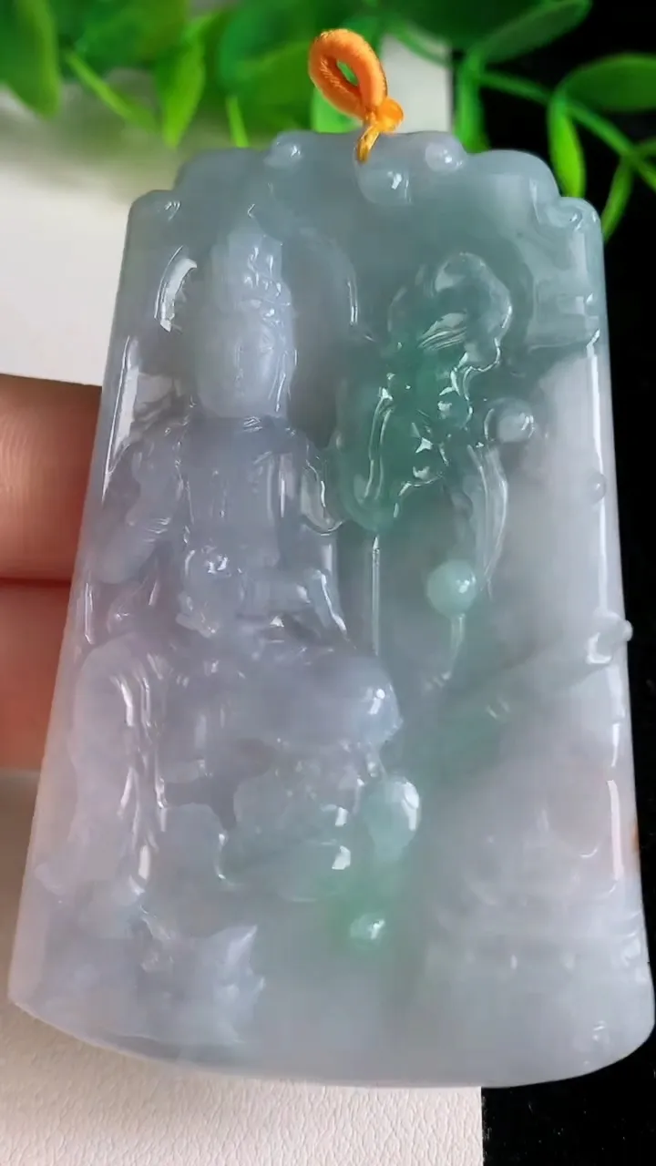天然A货翡翠大势至观音菩萨吊坠，尺寸69-44.2-6.4，重量:41.76g
6月24日