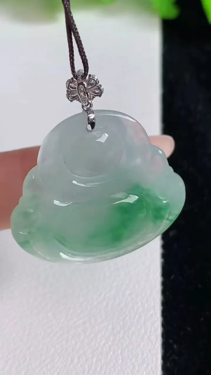 天然A货翡翠佛公吊坠，尺寸26.8-30-6，重量:8.01g
6月24日