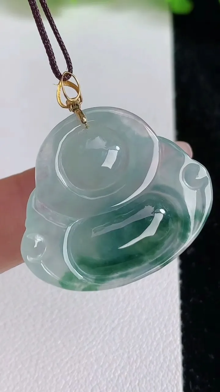 天然A货翡翠种飘花佛公吊坠，尺寸25.5-29.3-6，重量:6.64g
6月24日