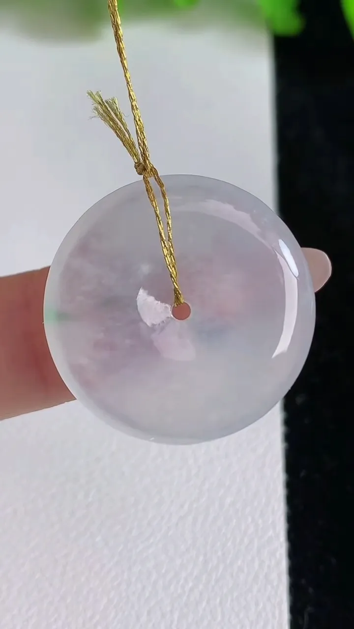 天然A货翡翠平安扣吊坠，尺寸23.8-4，重量:4.70g
6月24日