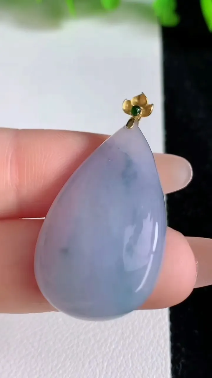 天然A货翡翠18k金紫罗兰飘花水滴吊坠，尺寸30.5-19.7-4.7，重量:5.66g
6月24日
