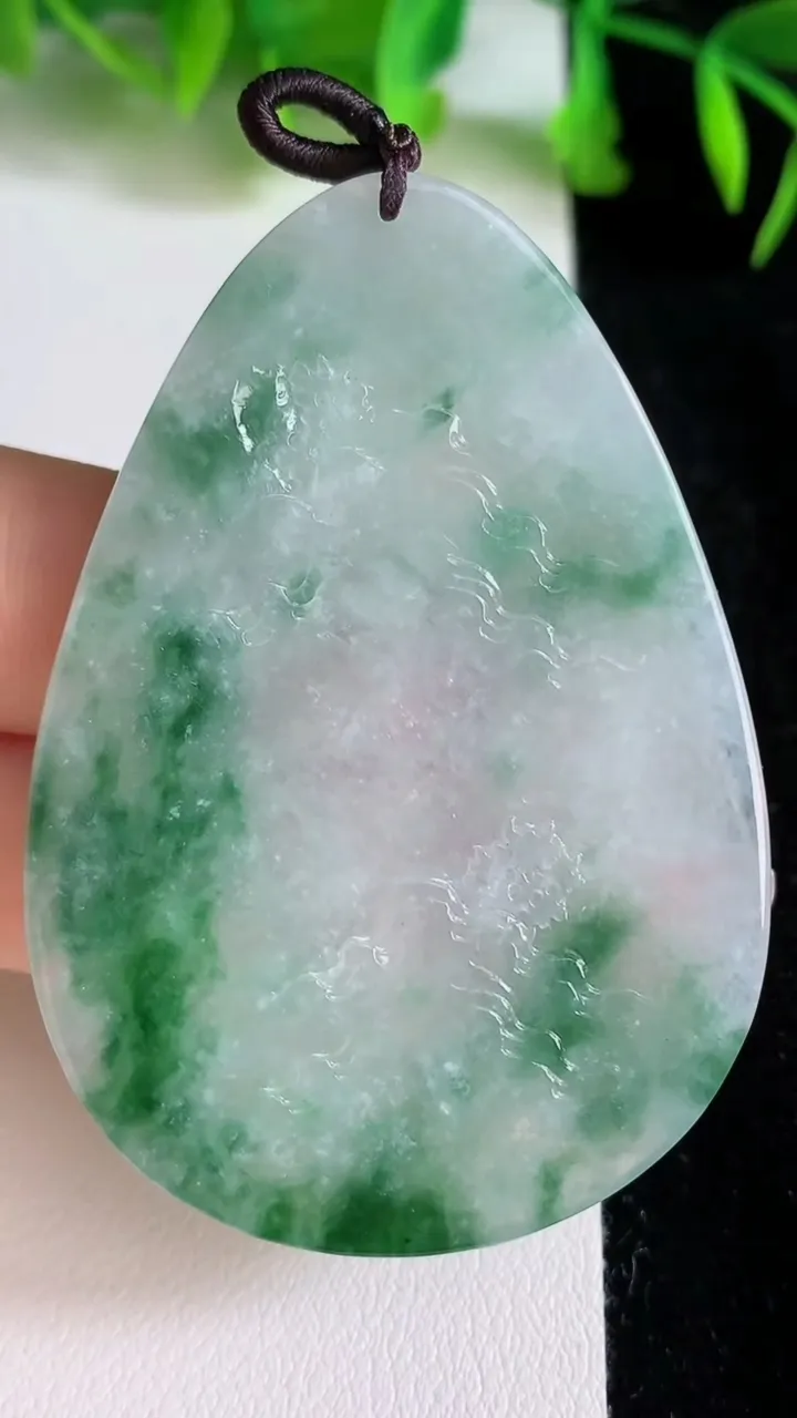 天然A货翡翠牌吊坠，尺寸61-41.4-5，重量:26.28g
6月24日