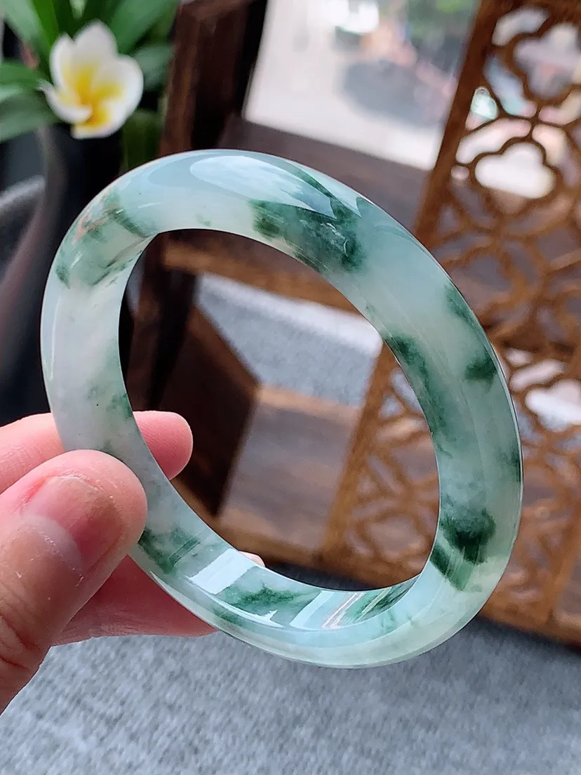 天然A货翡翠飘花正装正圈手镯53-54圈口尺寸53.3×10×7.2mm 重量41.05g 0622