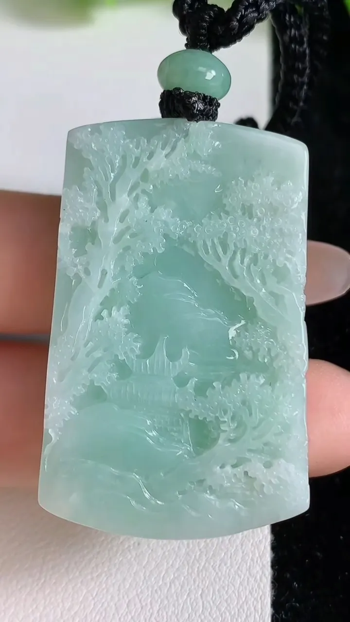 天然A货翡翠山水牌吊坠，尺寸43.8-26.8-8.3，重量:27.49g
6月24日