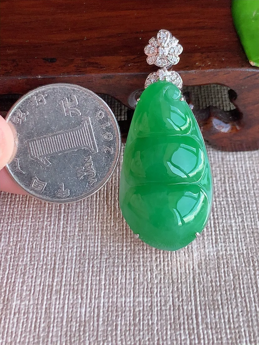天然A货翡翠18K金伴满绿四季豆福豆平安豆吊坠 尺寸44.5×33.6×18.4×11.2m量13.35g 0622