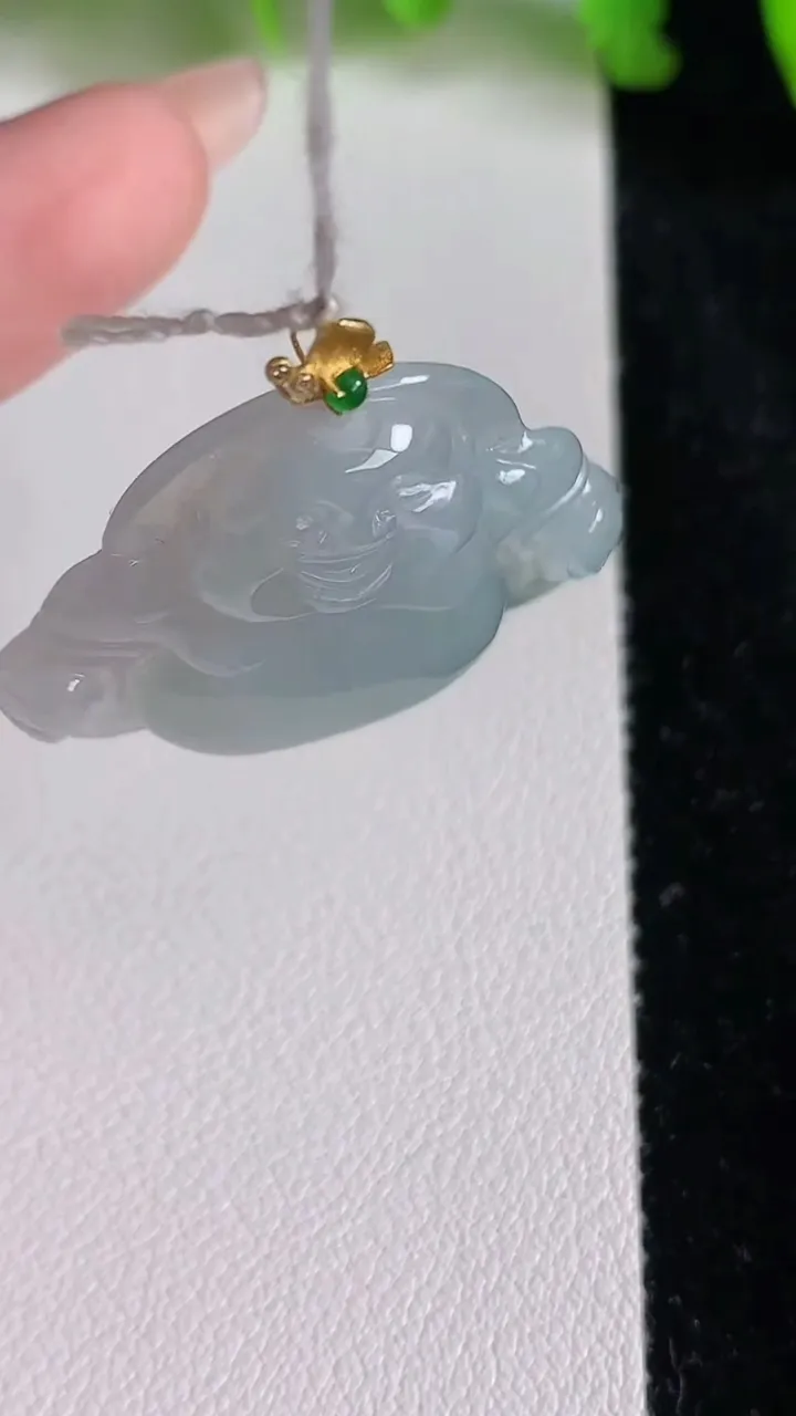 天然A货翡翠佛公吊坠，尺寸26-30.4-5.5，重量:6.65g
6月24日