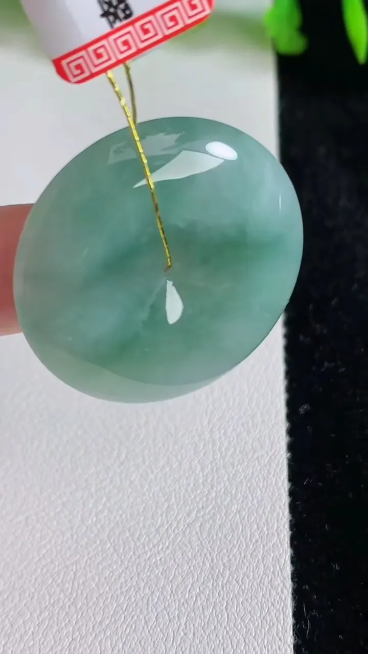 天然A货翡翠飘花平安扣吊坠，尺寸30.6-6，重量:11.13g
6月24日