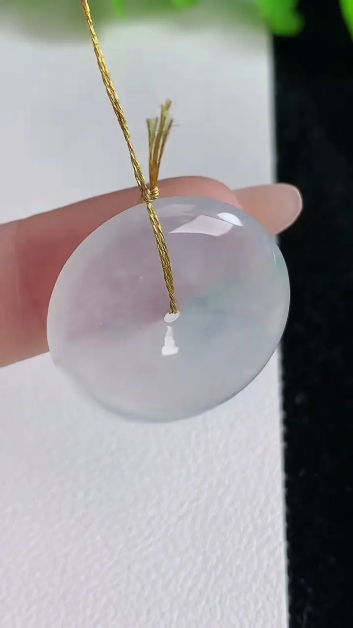 天然A货翡翠平安扣吊坠，尺寸23.8-4，重量:4.70g
6月24日