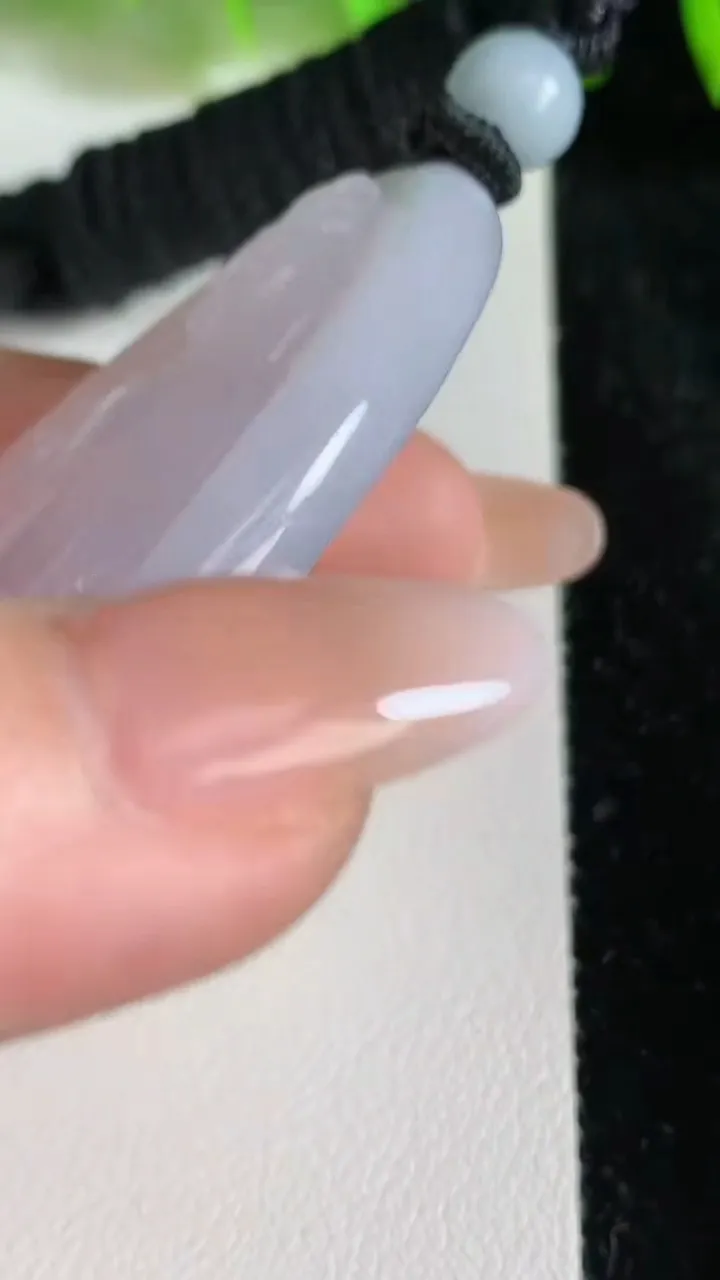 天然A货翡翠紫罗兰观音菩萨吊坠，尺寸63.7-35.8-8，重量:43.65g
6月24日