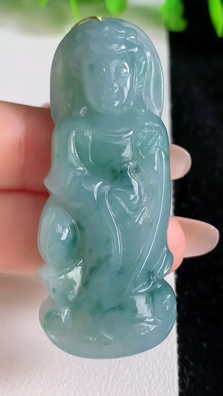 天然A货翡翠观音菩萨吊坠，尺寸56.3-22.5-8，重量:22.60g
6月24日