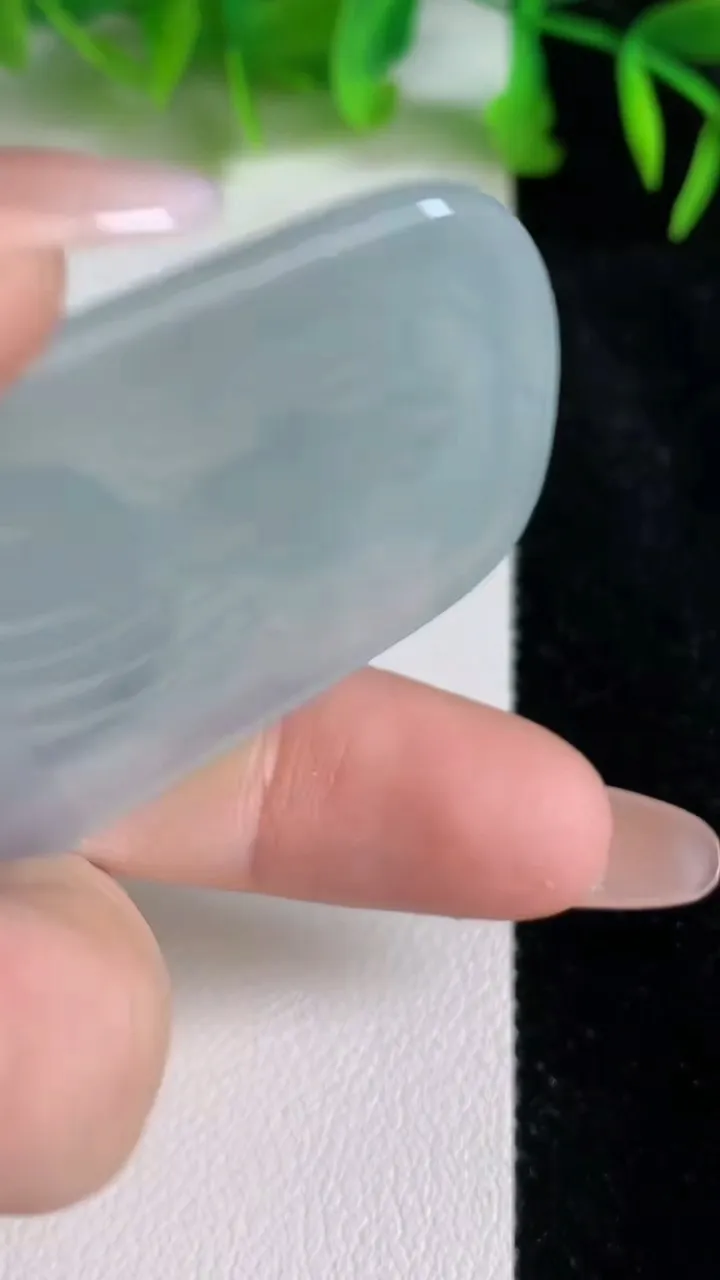 天然A货翡翠大势至观音菩萨吊坠，尺寸64.2-36.5-5.6，重量:30.00g
6月24日