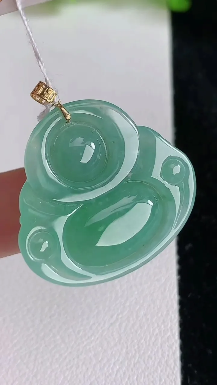 天然A货翡翠佛公吊坠，尺寸26-28.8-6，重量:6.80g
6月24日