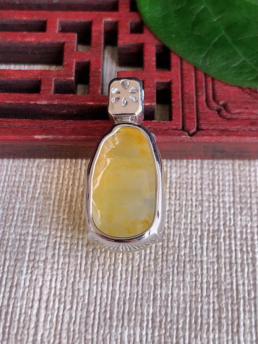 天然A货翡翠18K金伴黄翡四季豆福豆平安豆吊坠尺寸25.7×19×11.3×8.7m量3.62g 0
