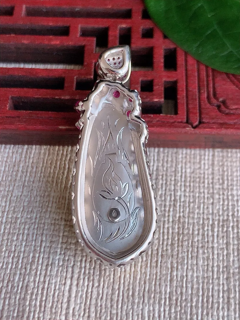 天然A货翡翠18K金伴满绿四季豆福豆平安豆吊坠尺寸38.3×13.7×7.2裸石26×10m量6.4