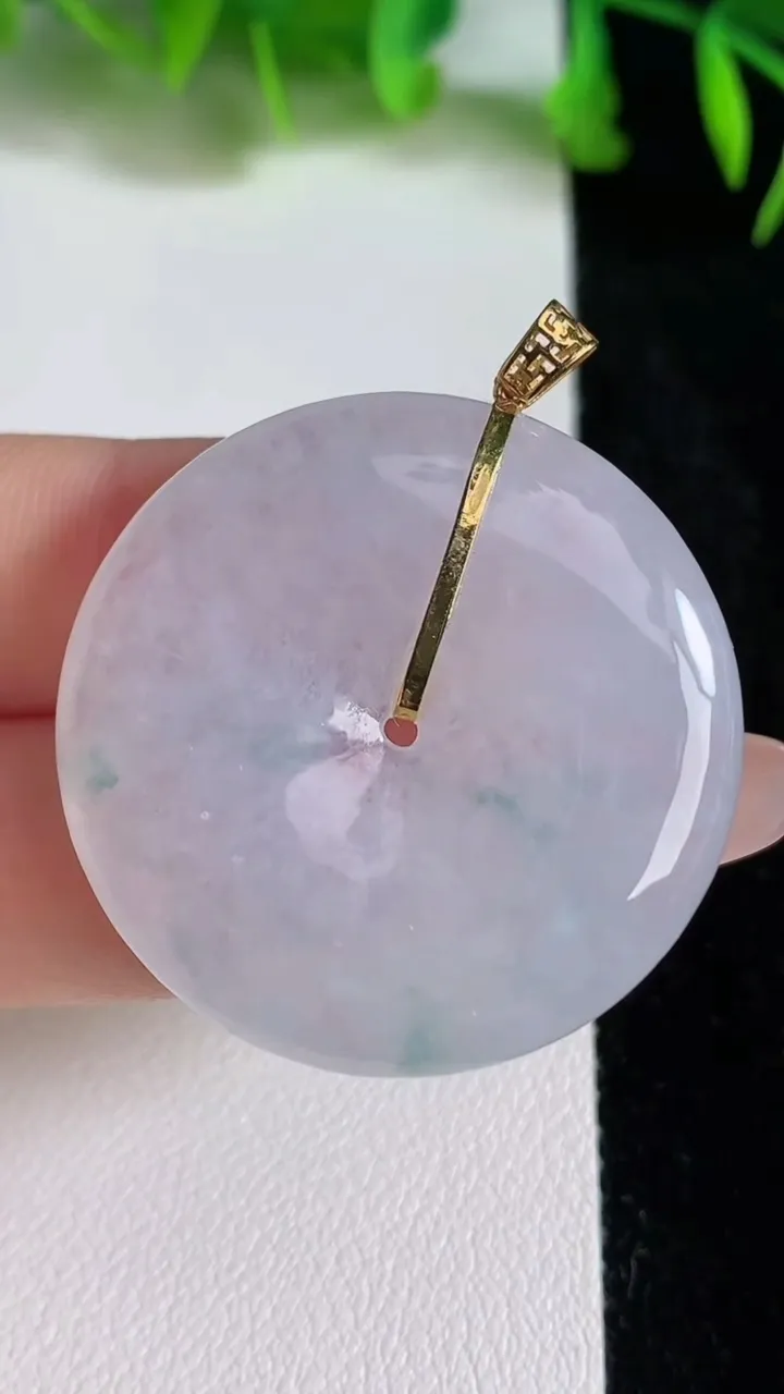 天然A货翡翠18k金飘花平安扣吊坠，尺寸34-6，重量:15.71g
6月24日