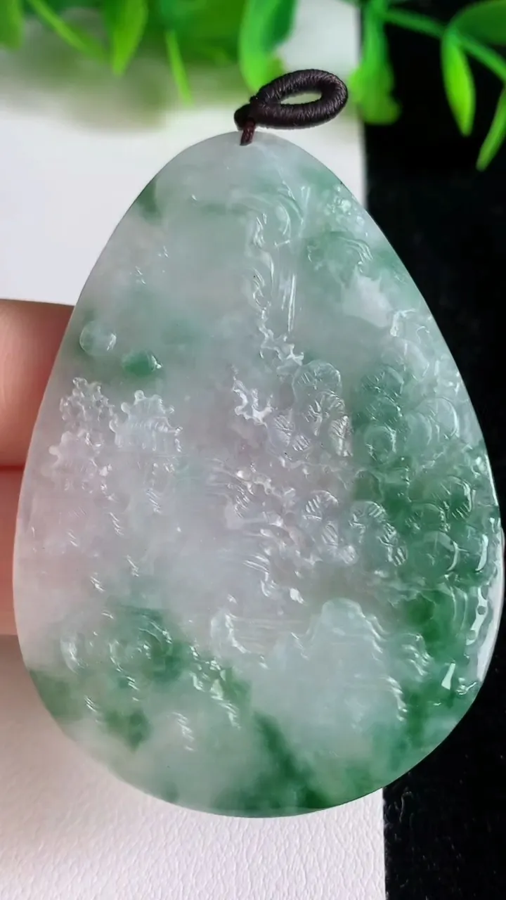 天然A货翡翠牌吊坠，尺寸61-41.4-5，重量:26.28g
6月24日