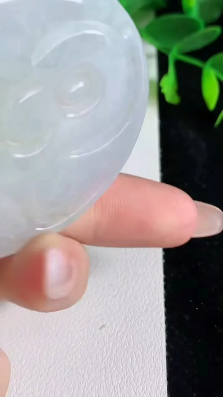 天然A货翡翠度母观音菩萨吊坠，尺寸54.2-46-6.8，重:31.60g
6月24日