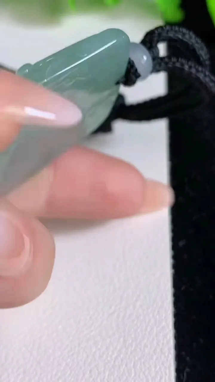 天然A货翡翠普贤菩萨吊坠，尺寸59.5-38-4.7，重量:30.34g
6月24日