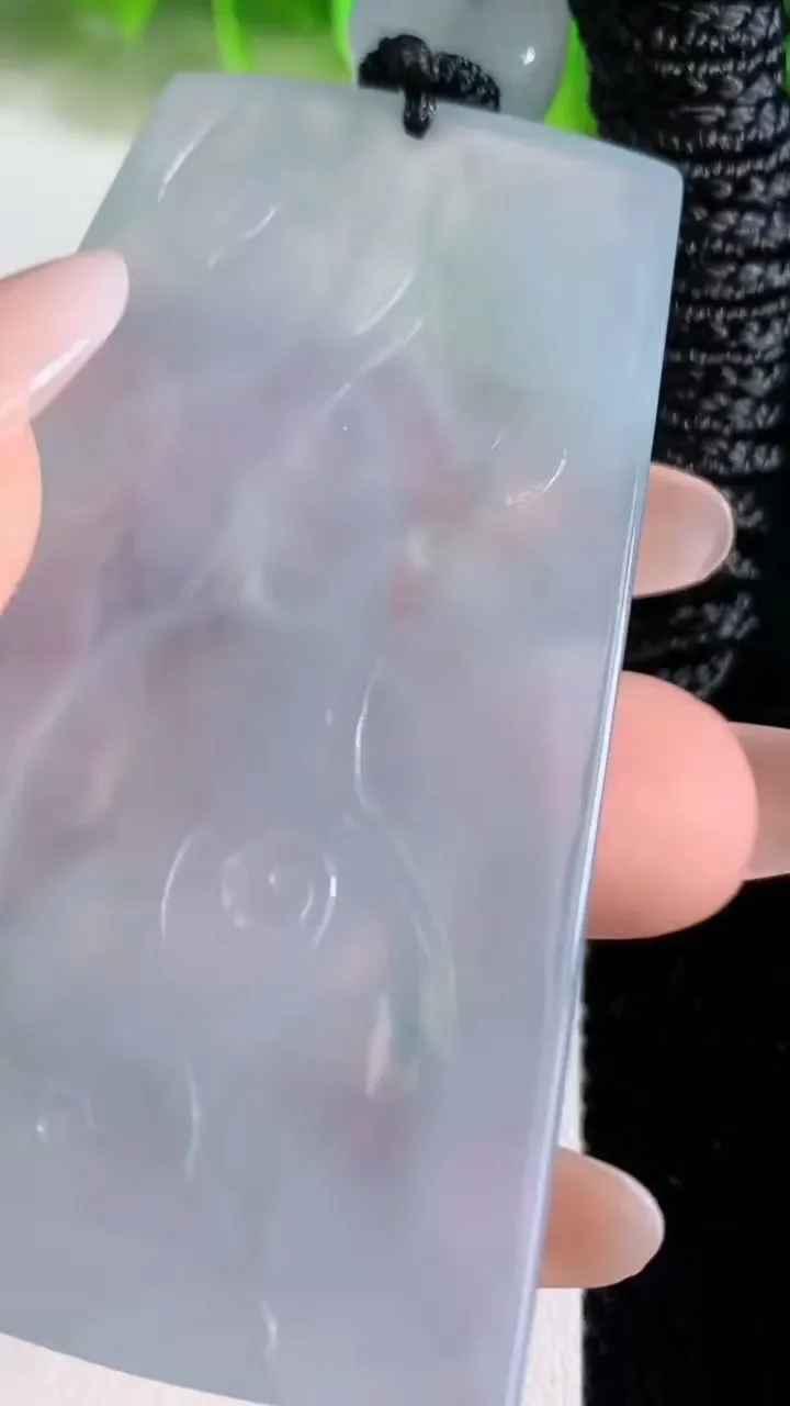 天然A货翡翠观音菩萨吊坠，尺寸61.3-38-5.8，重量:35.45g
6月24日
