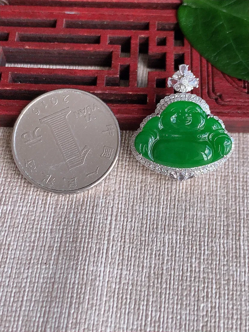 天然A货翡翠18K金伴阳绿佛公吊坠尺寸26×22.6×9.7裸石14.2×21m量5.26g 0622