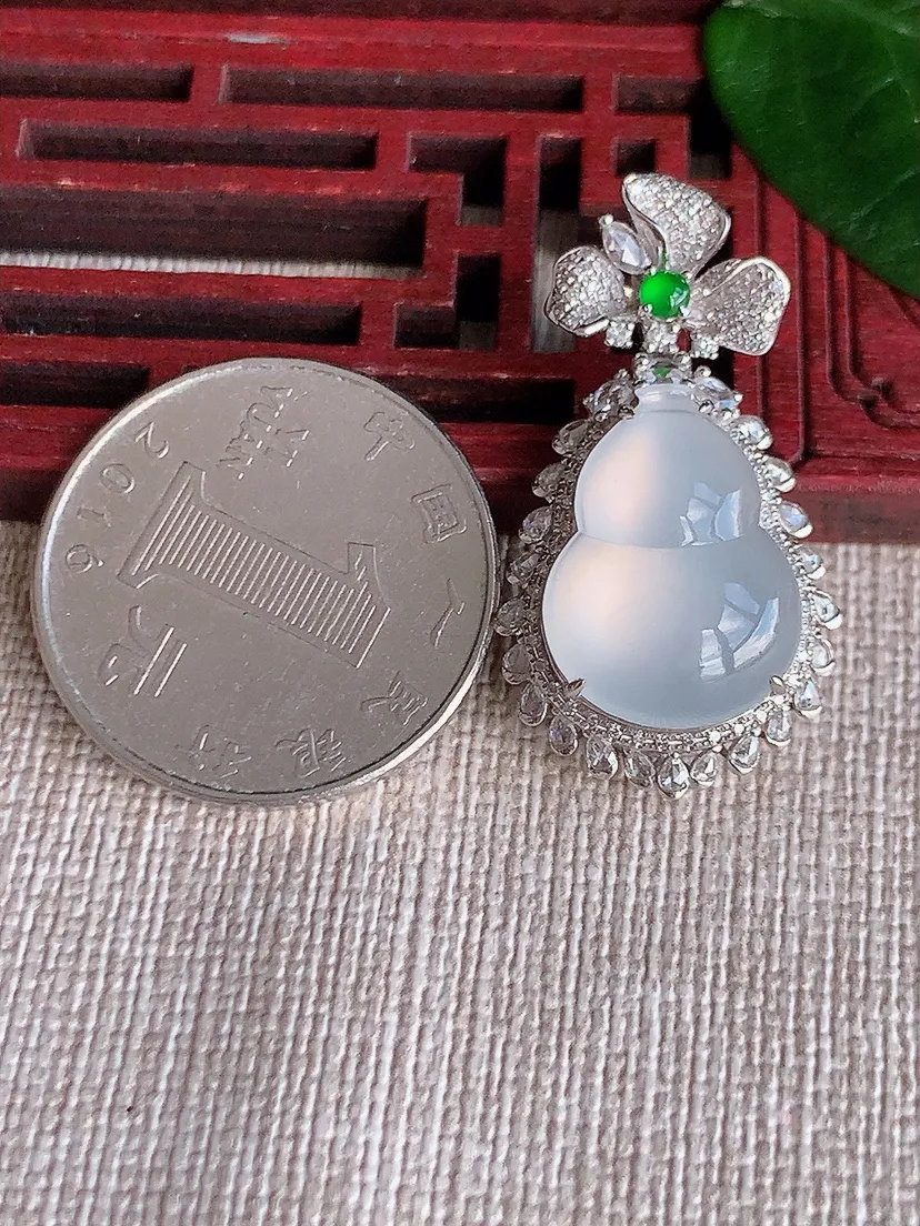 天然A货翡翠18K金伴白月光葫芦吊坠尺寸32.3×17.8×11裸石17×12.6m量6.06g 0622
