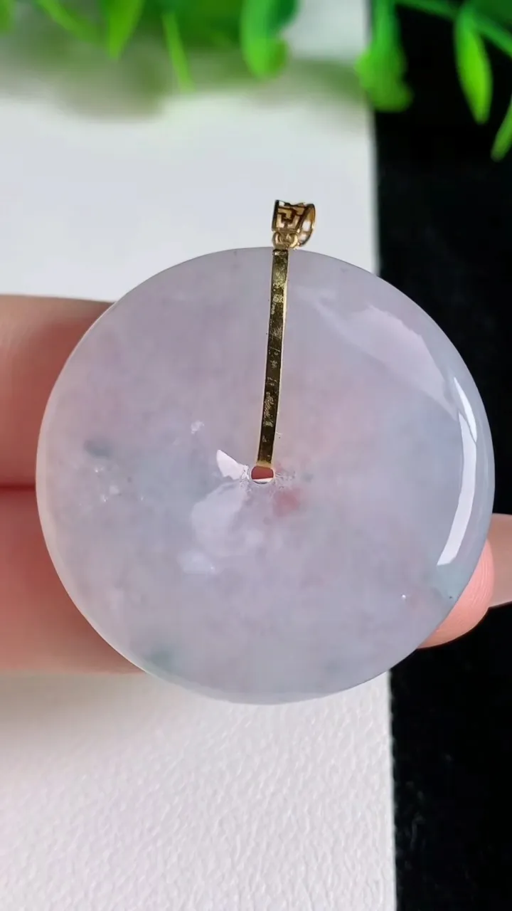 天然A货翡翠18k金飘花平安扣吊坠，尺寸34-6，重量:15.71g
6月24日