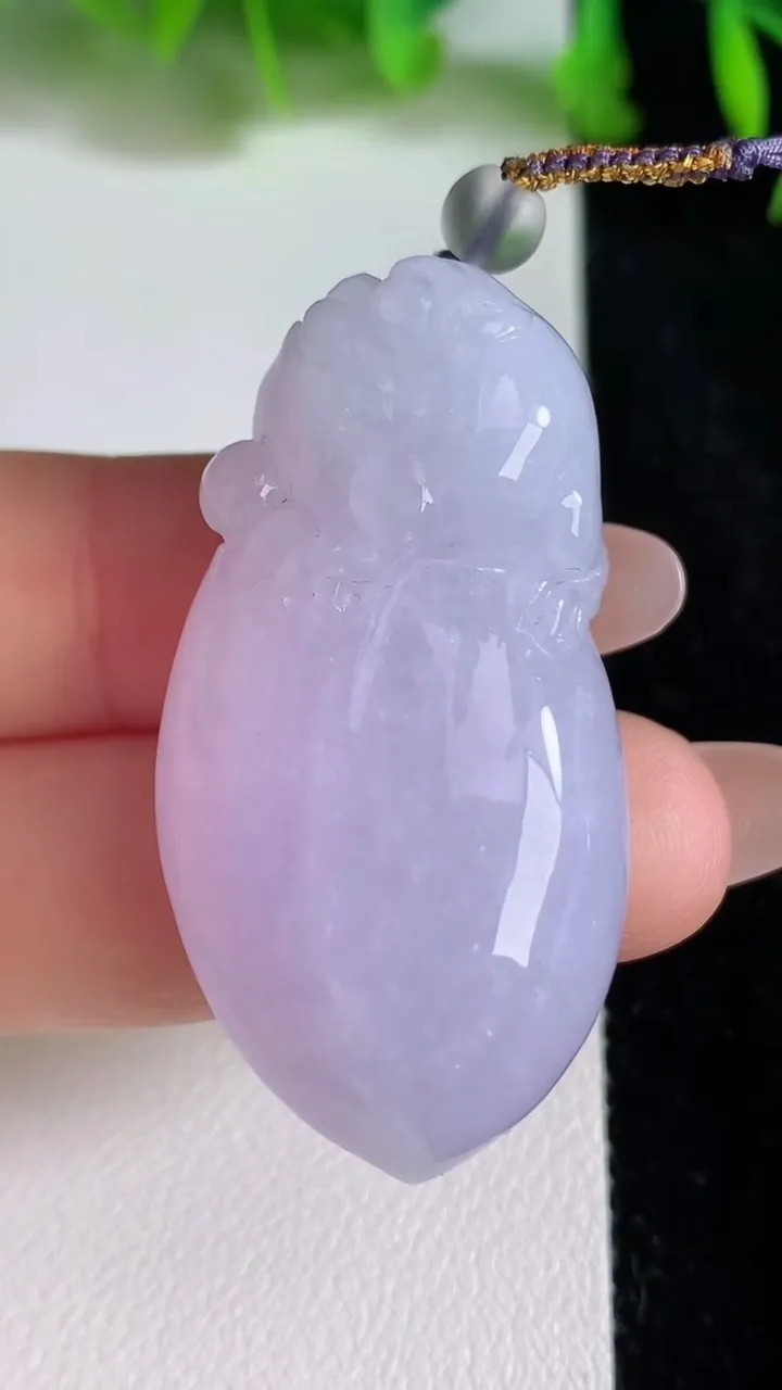 天然A货翡翠紫罗兰福瓜吊坠，尺寸44-22.8-11.5，重量:20.95g
6月24日