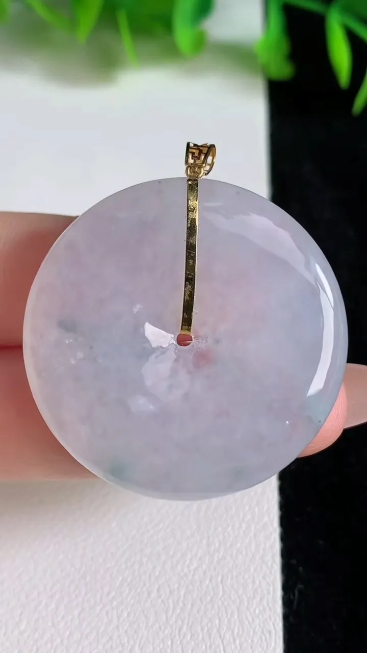 天然A货翡翠18k金飘花平安扣吊坠，尺寸34-6，重量:15.71g
6月24日