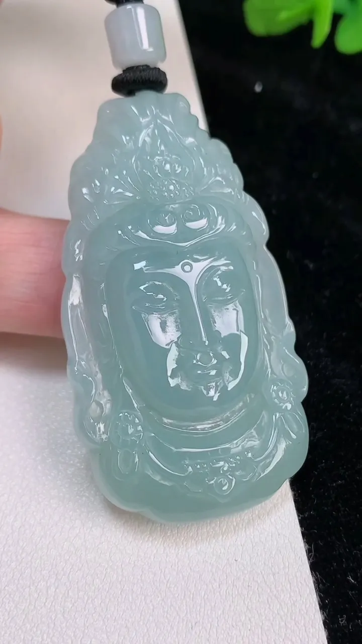 天然A货翡翠观音头吊坠，尺寸53-30.3-9.3，重量:29.04g
6月25日