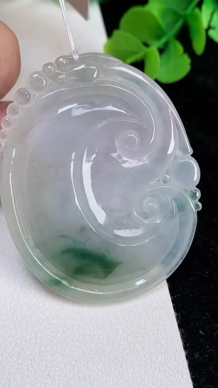 天然A货翡翠飘花如意吊坠，尺寸53.3-42.3-5.4，重量:23.31g
6月25日