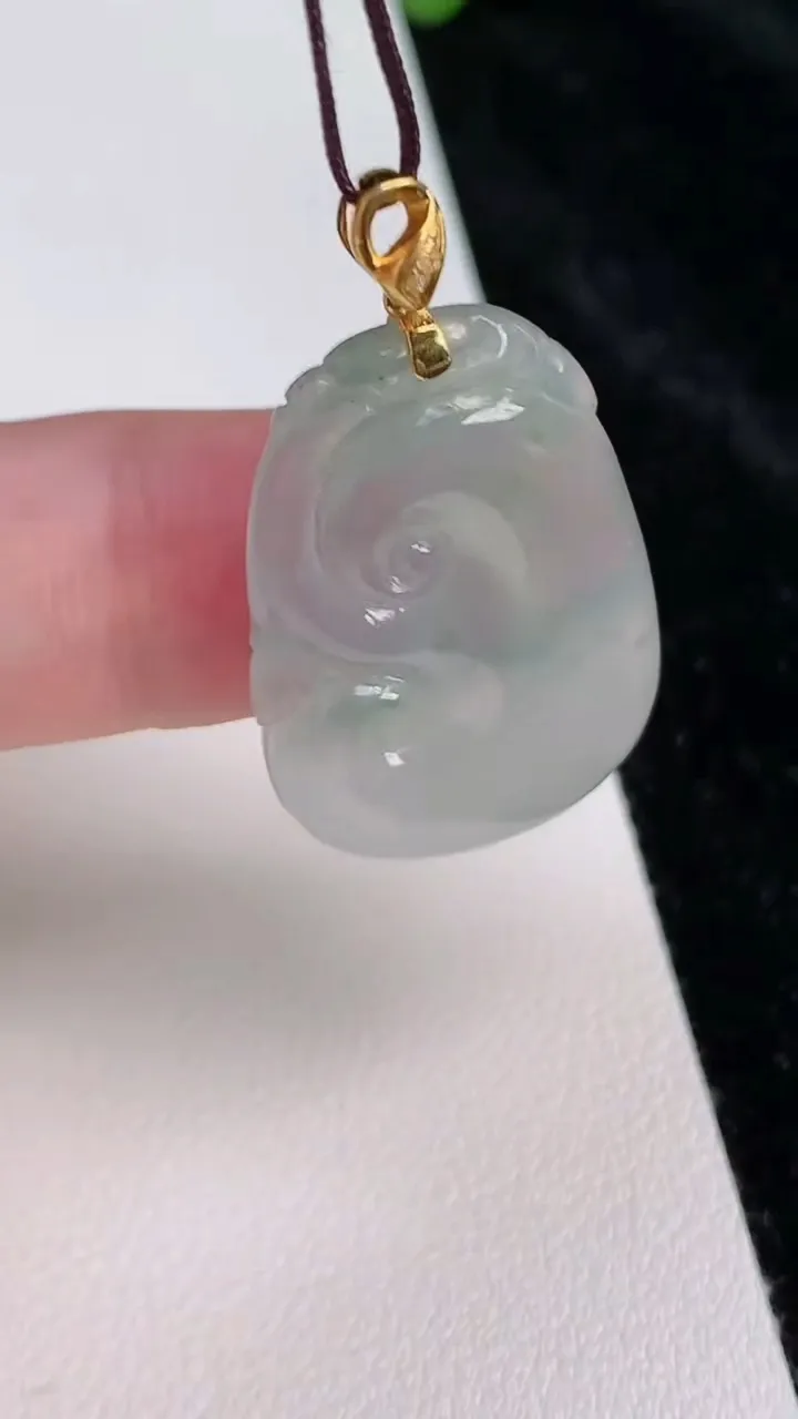 天然A货翡翠如意吊坠，尺寸30.2-20.6-4.1，重:5.50g
6月25日