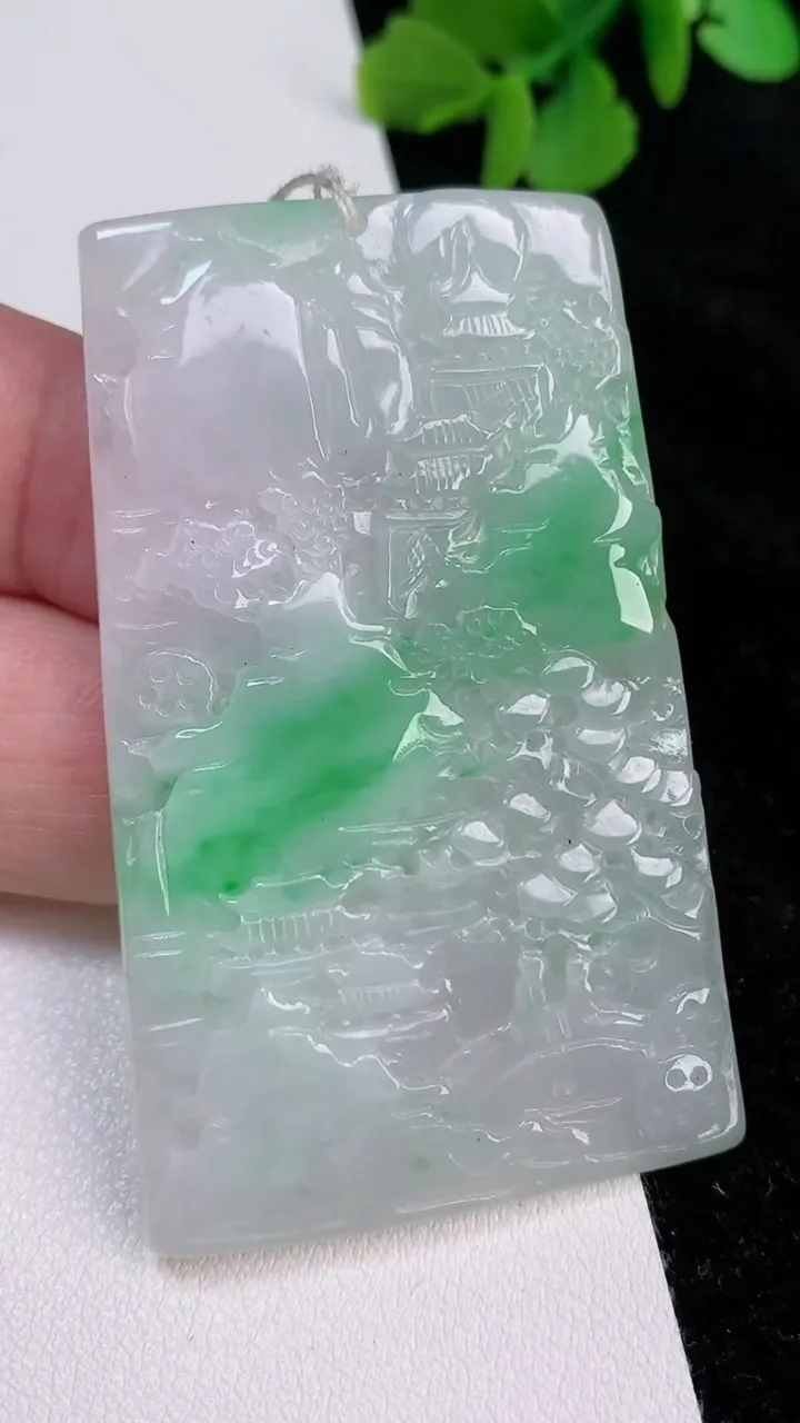 天然A货翡翠山水牌吊坠，尺寸60.2-36.8-3.3，重量:21.49g
6月25日