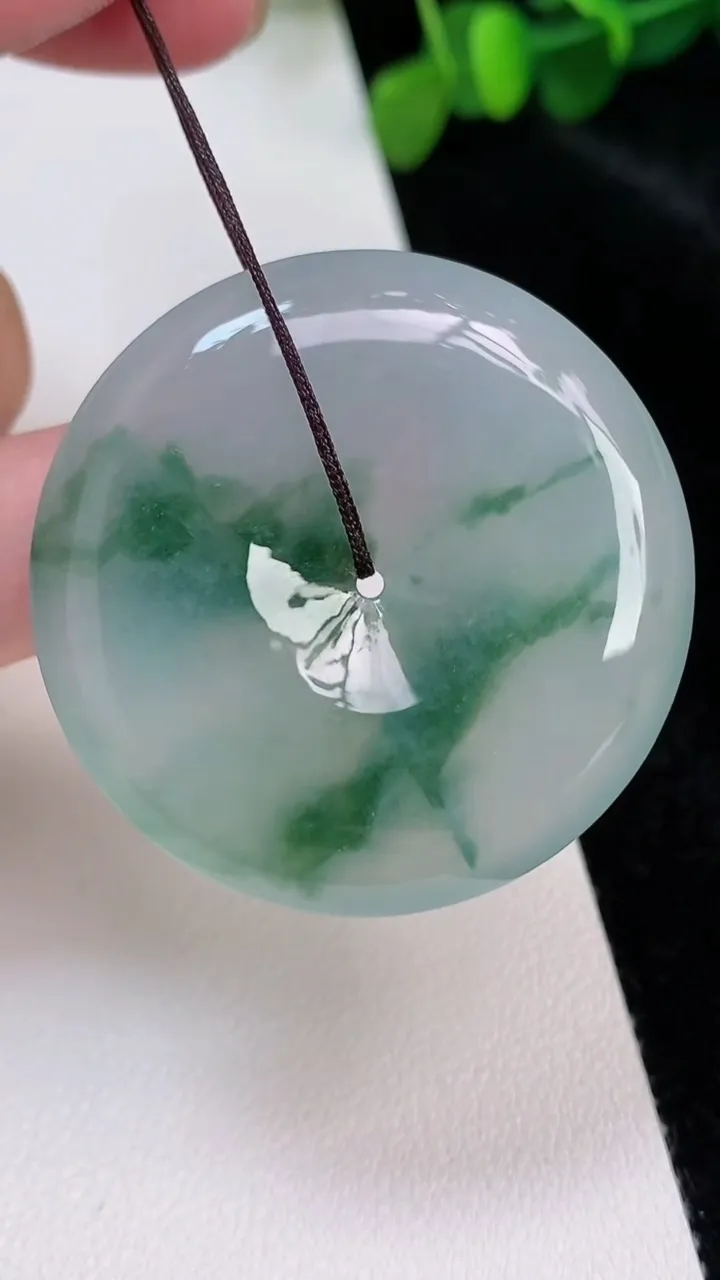 天然A货翡翠飘花平安扣吊坠，尺寸41.2-7.2，重:24.83g
6月25日