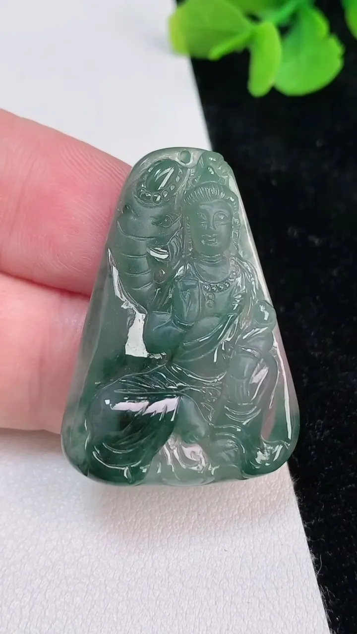 天然A货翡翠冰种飘花普贤菩萨吊坠，尺寸35-25-4.6，重量:6.77g
6月25日