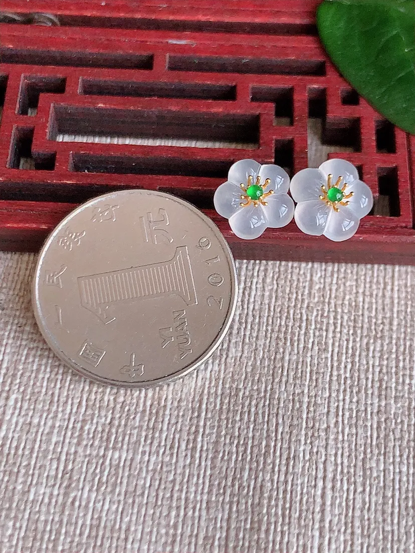 天然A货翡翠18K金镶嵌白月光花开富贵耳钉 尺寸9.7mm 重量1.32g 0624