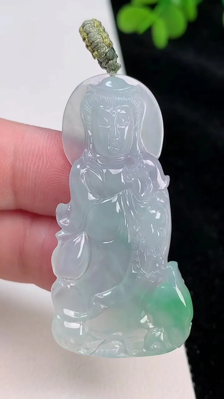 天然A货翡翠观音菩萨吊坠，尺寸49-24.8-4.8，重量:10.27g
6月25日