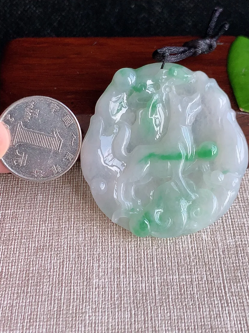 天然A货翡翠飘绿生肖狗吊坠尺寸50.4×48×6m量27.52g 0624