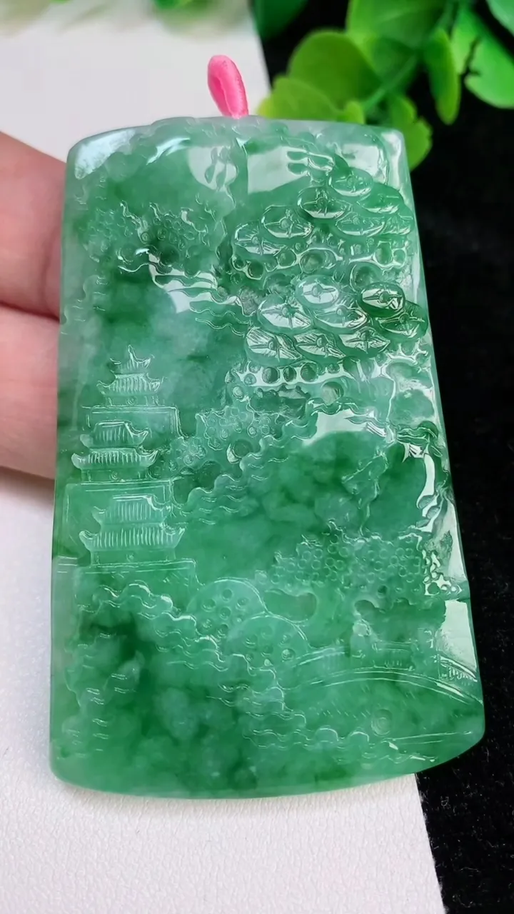 天然A货翡翠山水牌吊坠，尺寸68-43.4-5.4，重量:41.16g
6月25日